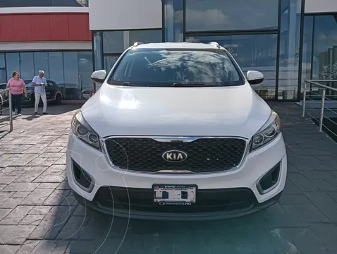 Kia Sorento 2.4L LX usado (2018) color Blanco precio $270,000