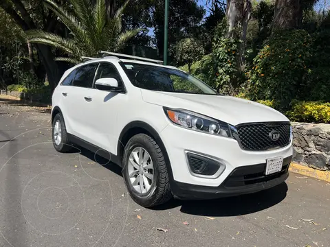 Kia Sorento 2.4L LX usado (2018) color Blanco precio $250,000