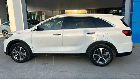Kia Sorento 2.4L EX usado (2019) color Blanco financiado en mensualidades(enganche $69,400 mensualidades desde $9,978)