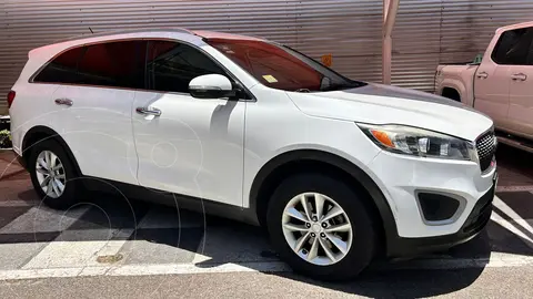 Kia Sorento 2.4L LX usado (2018) color Blanco precio $230,000
