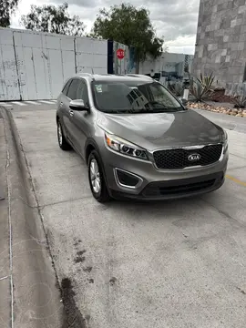 Kia Sorento 2.4L LX 5 Pas usado (2017) color Gris precio $189,000