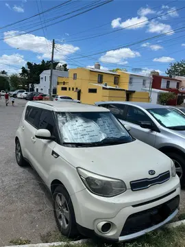 Kia Soul LX Aut usado (2018) color Vainilla Shake precio $220,000
