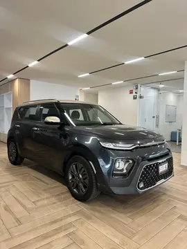 Kia Soul EX Aut usado (2020) color Gris precio $300,000