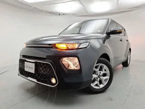 Kia Soul LX Aut usado (2021) color GRAVITY GREY precio $271,095