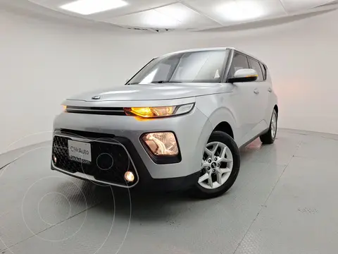 foto Kia Soul LX Aut usado (2020) color SPARKLING SILVER precio $269,892