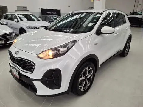 Kia Sportage LX 2.0L usado (2021) color Blanco precio $265,000