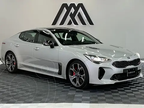 Kia Stinger GT usado (2018) color plateado precio $369,999