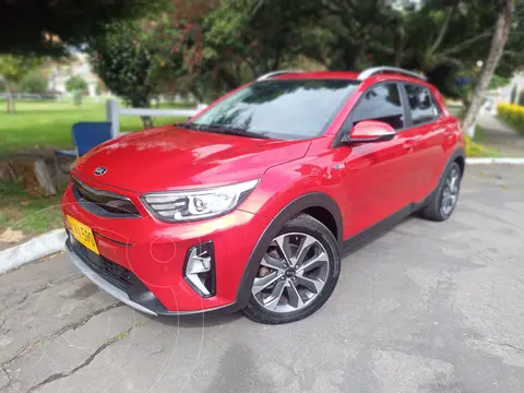 KIA Stonic HEV Desire usado (2022) color Rojo precio $76.900.000