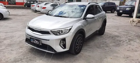 Kia Stonic 1.0L usado (2023) color Plata precio u$s16.900