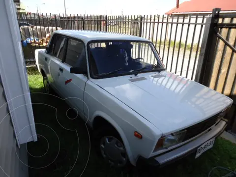 Lada 2105 Sedan usado (1996) color Blanco precio $500.000