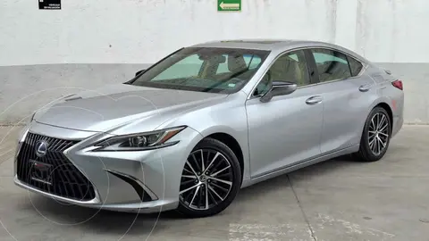 Lexus ES Hybrid 300 HV usado (2022) color Plata precio $629,000