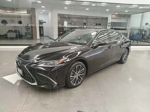 Lexus ES Hybrid 300 usado (2024) color Negro financiado en mensualidades(enganche $335,321 mensualidades desde $15,231)