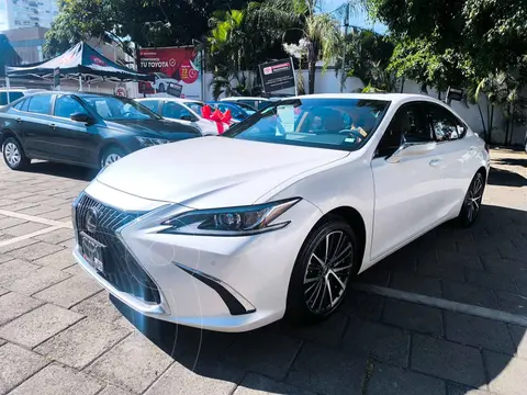 Lexus ES Hybrid 300 usado (2024) color Blanco precio $990,000