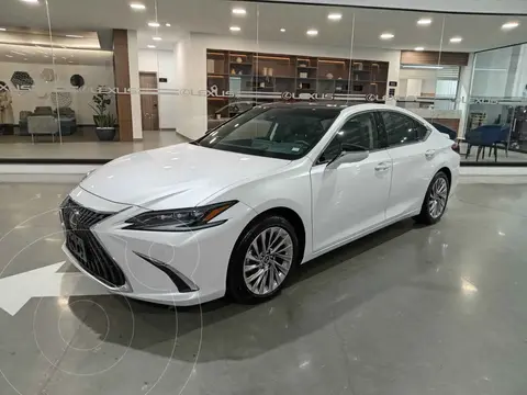 Lexus ES 350 usado (2023) color Blanco financiado en mensualidades(enganche $386,128 mensualidades desde $17,538)