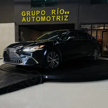 Lexus ES 250 usado (2022) color Negro precio $620,000