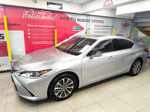Lexus ES 250 usado (2023) color Plata precio $679,500