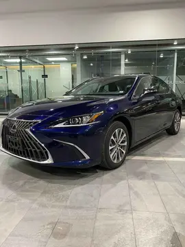 Lexus ES 250 usado (2023) color Azul precio $790,196