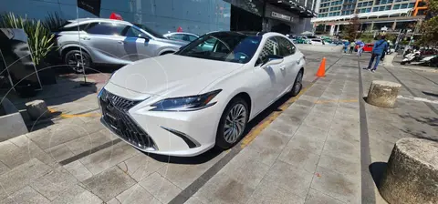 Lexus ES 350 usado (2023) color Blanco precio $1,065,900