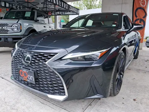Lexus IS 300 Premium usado (2023) color Negro financiado en mensualidades(enganche $188,025 mensualidades desde $14,378)