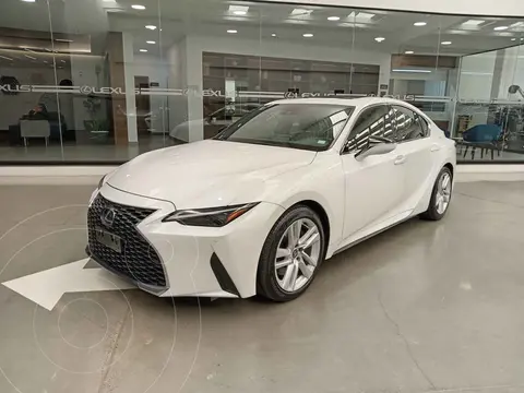 Lexus IS 300 Premium usado (2023) color Blanco financiado en mensualidades(enganche $318,878 mensualidades desde $14,484)