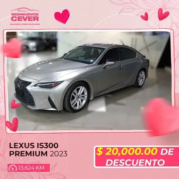 Lexus IS 300 Premium usado (2023) color Blanco financiado en mensualidades(enganche $269,698 mensualidades desde $12,250)