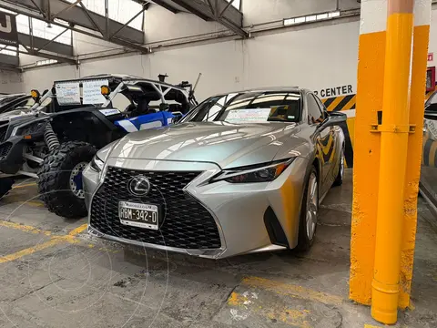 Lexus IS 300 usado (2023) color Gris financiado en mensualidades(enganche $147,500 mensualidades desde $13,300)