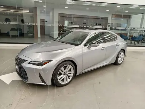 Lexus IS 300 usado (2023) color Plata financiado en mensualidades(enganche $287,471 mensualidades desde $13,057)