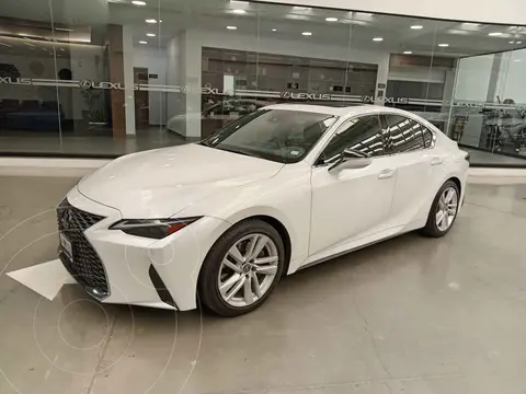 Lexus IS 300 usado (2023) color Blanco financiado en mensualidades(enganche $287,471 mensualidades desde $13,057)