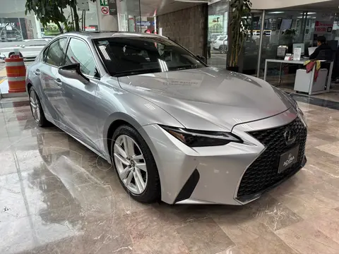 Lexus IS 300 Premium usado (2023) color plateado precio $769,000