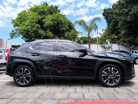 Lexus UX Hybrid 300 usado (2025) color Negro precio $730,000