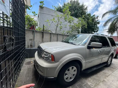 Lincoln Navigator 5.4L 4x2 usado (2006) color Beige precio $230,000