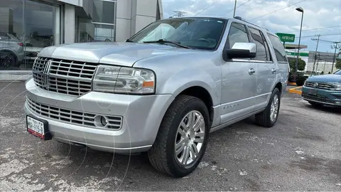 Lincoln Navigator 5.4L 4x2 L usado (2011) color Plata precio $200,000