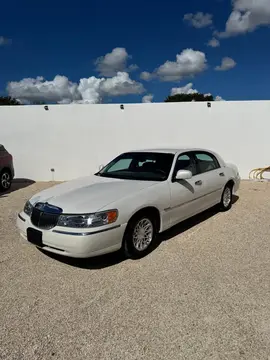 Lincoln Town Car Cartier usado (1998) color Blanco precio $220,000