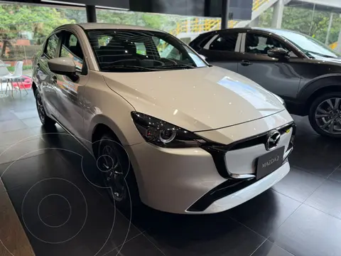 Mazda 2 Sedan Touring nuevo color Blanco Perla financiado en cuotas(cuota inicial $10.000.000 cuotas desde $1.632.000)
