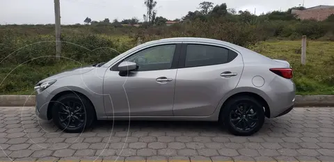 Mazda 2 Sedan 1.5L usado (2017) color Plata precio u$s17.999