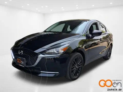 Mazda 2 Sedan Carbon Edition MHEV usado (2023) color MAZWNEGRO CELESTE precio $315,000