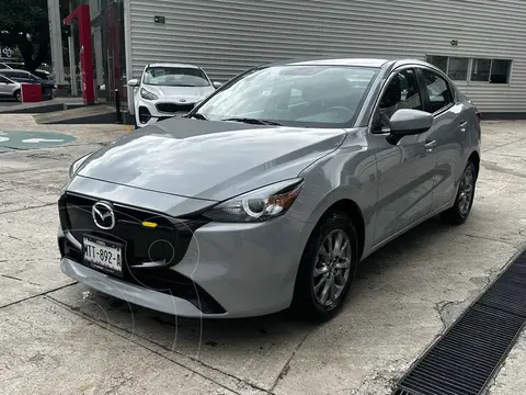 Mazda 2 Sedan i Sport usado (2024) color Gris precio $299,000