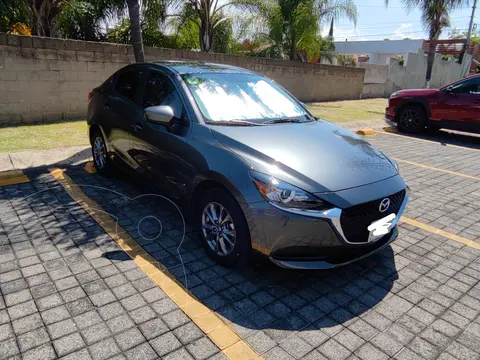 Mazda 2 Sedan i Sport Aut usado (2023) color Gris Titanio precio $268,000