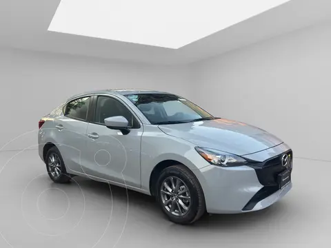 Mazda 2 Sedan i Sport usado (2024) color Gris precio $265,000