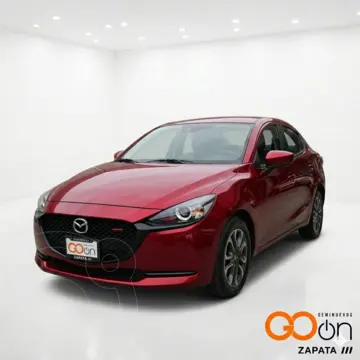 Mazda 2 Sedan Signature usado (2025) color MAZVROJO BRILLANTE precio $371,500
