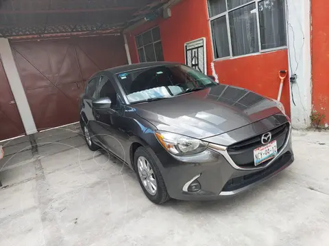 Mazda 2 Sedan i Touring usado (2019) color Gris Titanio precio $235,000