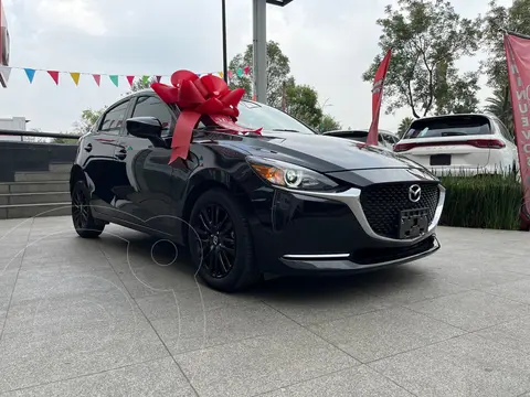 Mazda 2 Sedan Carbon Edition MHEV usado (2023) color Negro precio $307,000