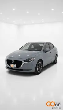 Mazda 2 Sedan I GRAND TOURING usado (2024) color MAEAERO GRAY M precio $329,000
