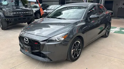 Mazda 2 Sedan Signature usado (2024) color Gris financiado en mensualidades(enganche $94,012 mensualidades desde $7,189)