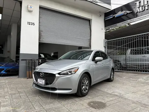 Mazda 2 Sedan i Sport Aut usado (2023) color Plata precio $274,500