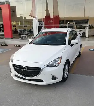 Mazda 2 Sedan i Touring usado (2019) color Blanco precio $255,400