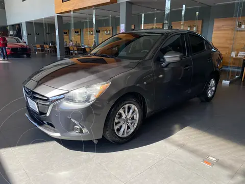 Mazda 2 Sedan i Touring Aut usado (2019) color Gris Titanio precio $231,000