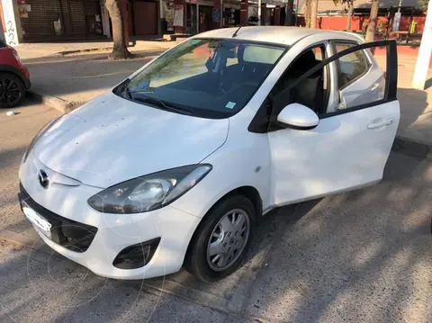 Mazda 2 1.5 V usado (2014) color Blanco precio $6.500.000