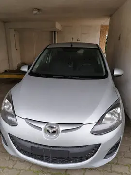 Mazda 2 Sedan 1.5 V 4P usado (2010) color Gris precio $6.200.000