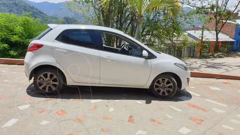 Mazda 2 Sport 1.5L Aut usado (2013) color Blanco precio $38.000.000